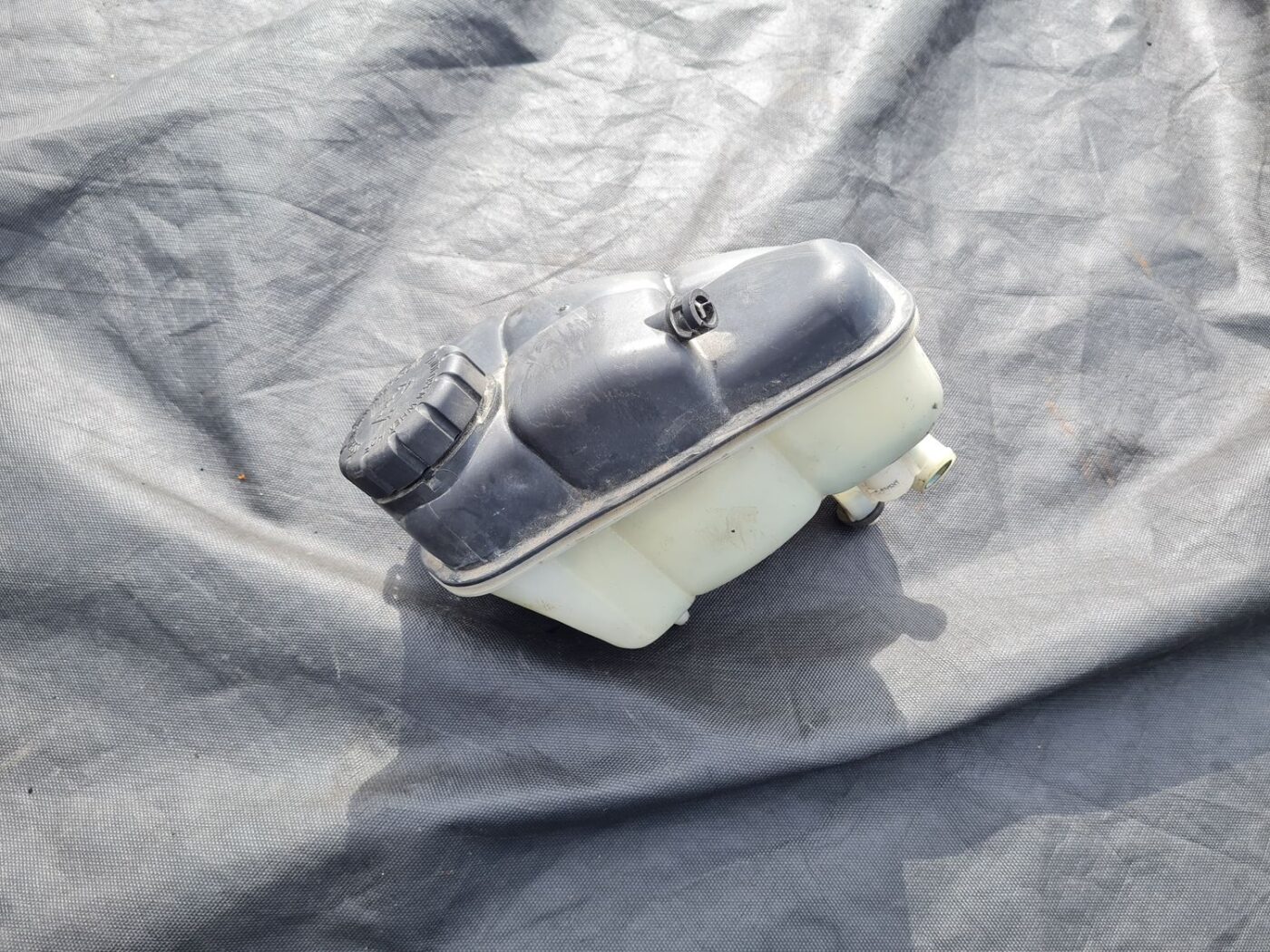 Dzesēšanas šķidruma tvertne priekš MERCEDES BENZ CLS 320 2005 1 Dzesēšanas šķidruma tvertne priekš MERCEDES BENZ CLS 320 2005