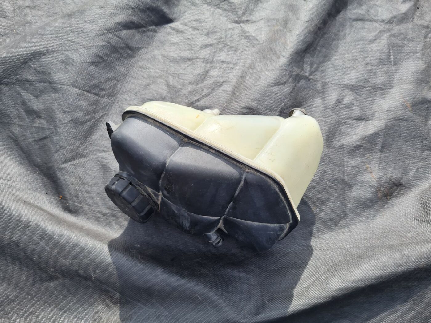 Dzesēšanas šķidruma tvertne priekš MERCEDES BENZ CLS 320 2005 2 Dzesēšanas šķidruma tvertne priekš MERCEDES BENZ CLS 320 2005