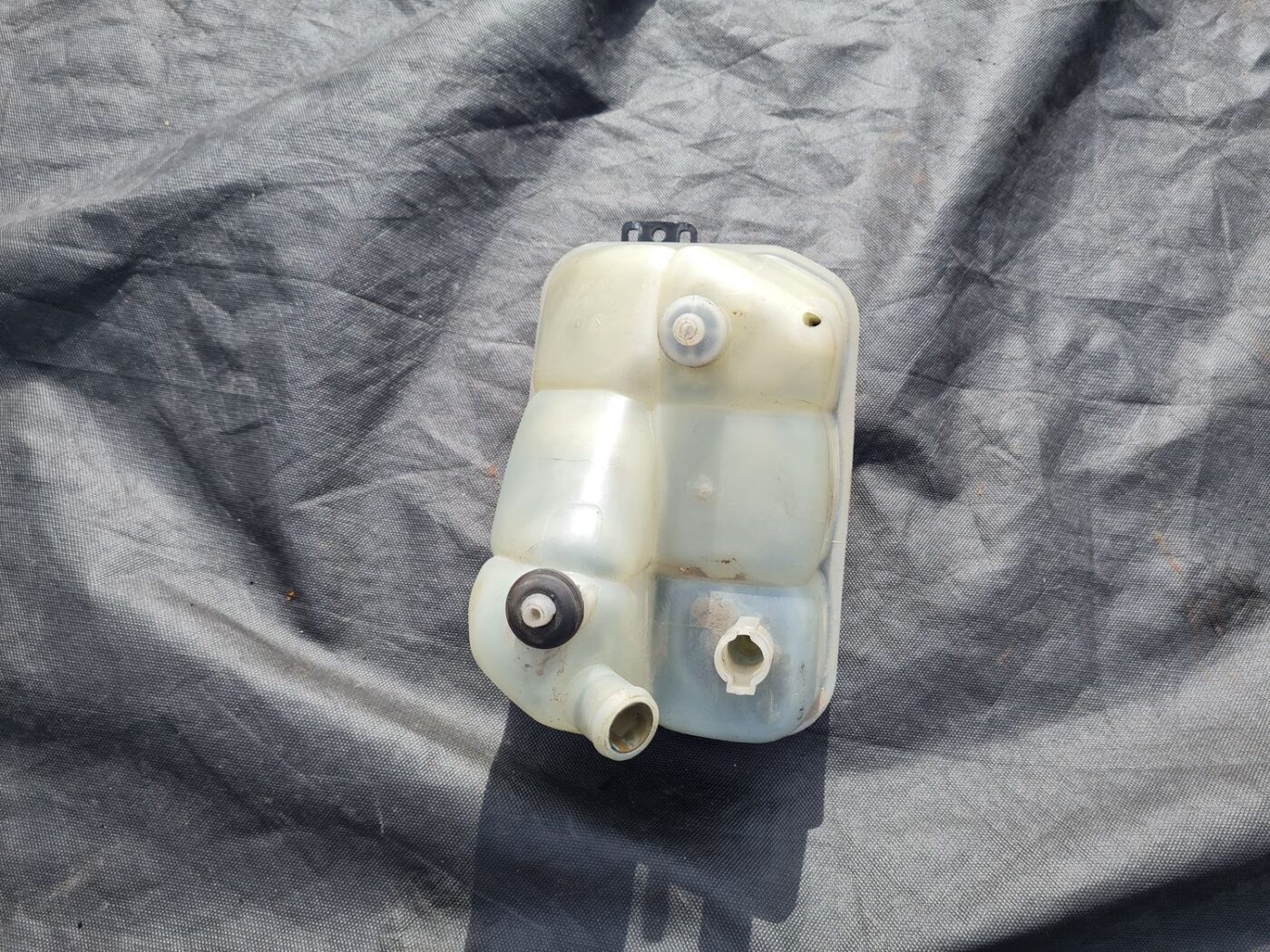 Dzesēšanas šķidruma tvertne priekš MERCEDES BENZ CLS 320 2005 3 Dzesēšanas šķidruma tvertne priekš MERCEDES BENZ CLS 320 2005