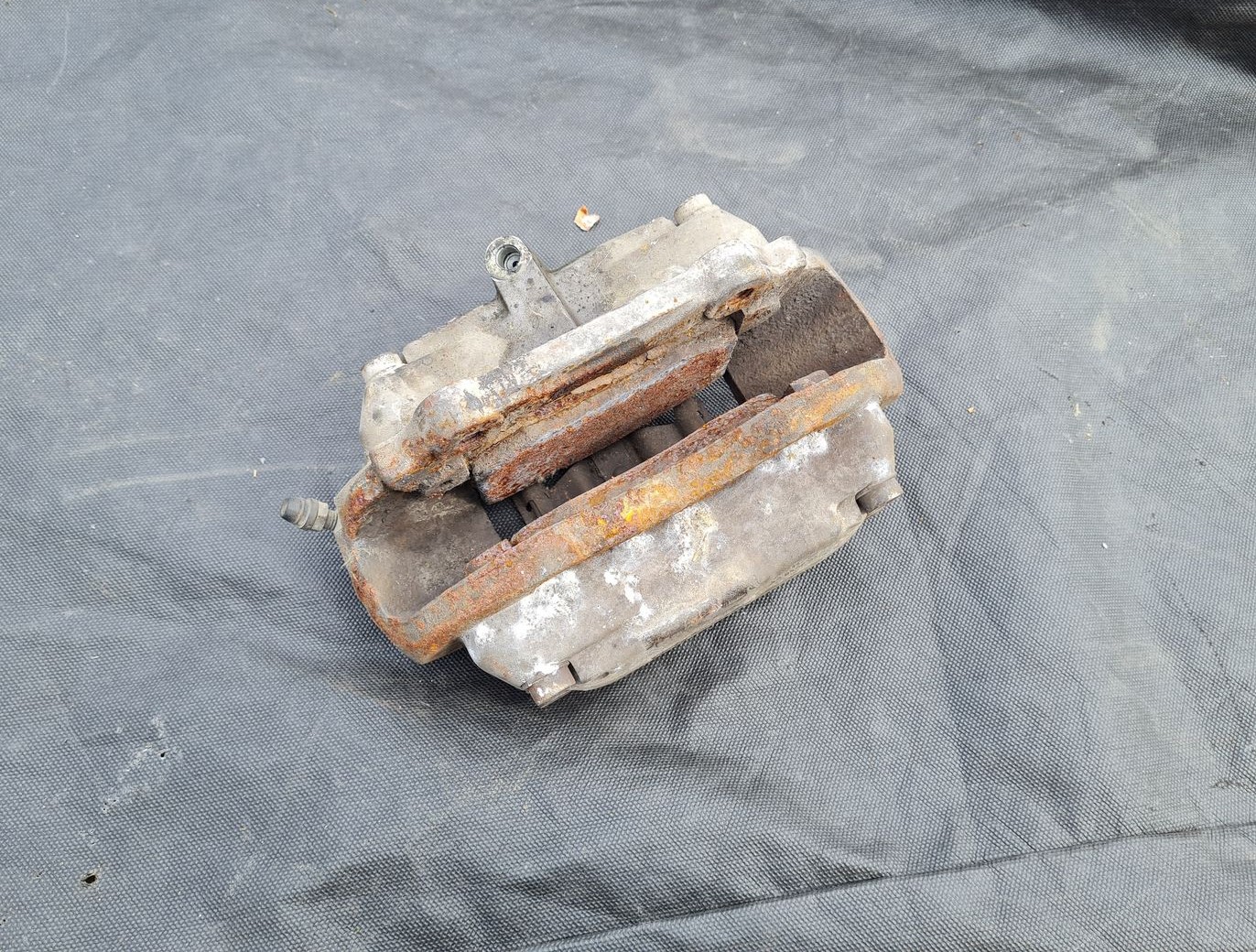 Priekšējais labais suports priekš MERCEDES BENZ CLS 320 2005