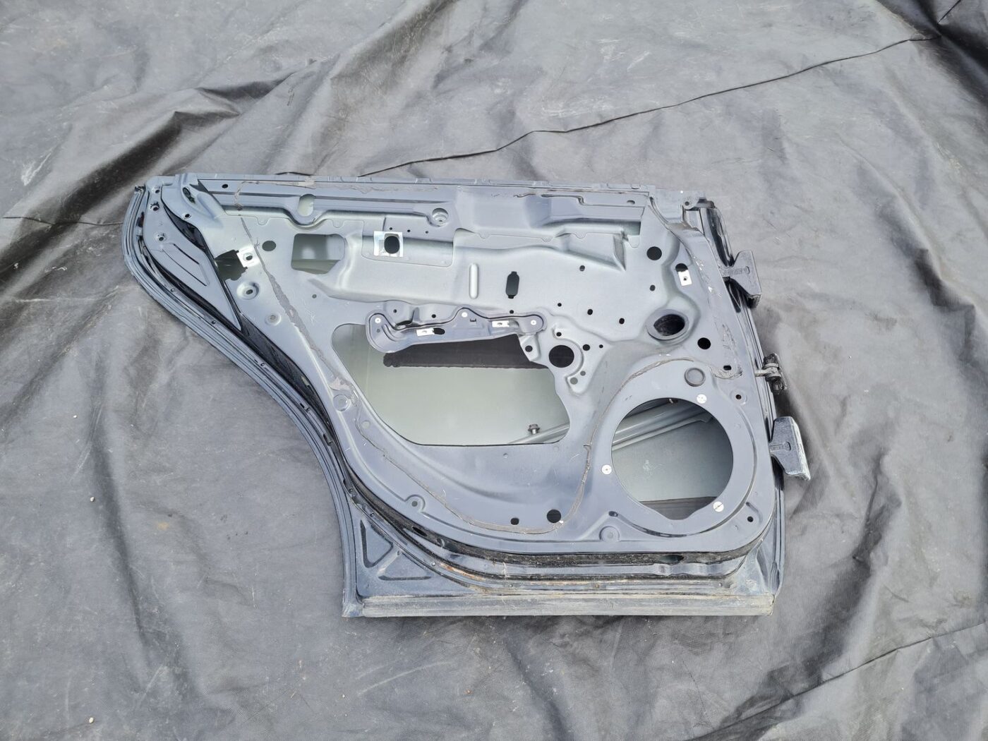 Aizmugurējās kreisās durvis priekš MERCEDES BENZ CLS 320 2005