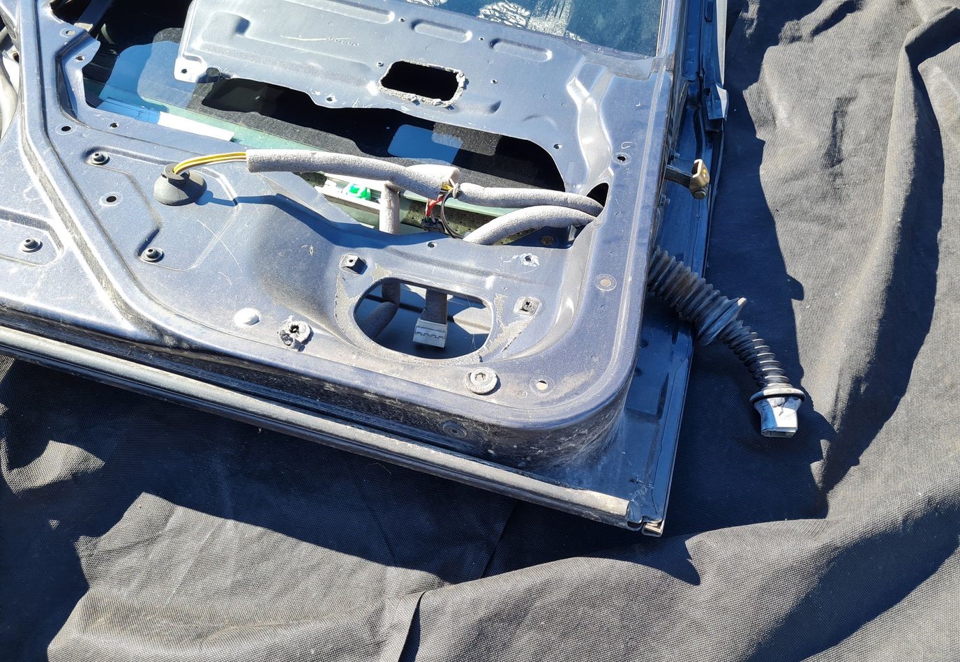 Aizmugurējās kreisās durvis priekš VOLVO V70 1997 3 Aizmugurējās kreisās durvis priekš VOLVO V70 1997