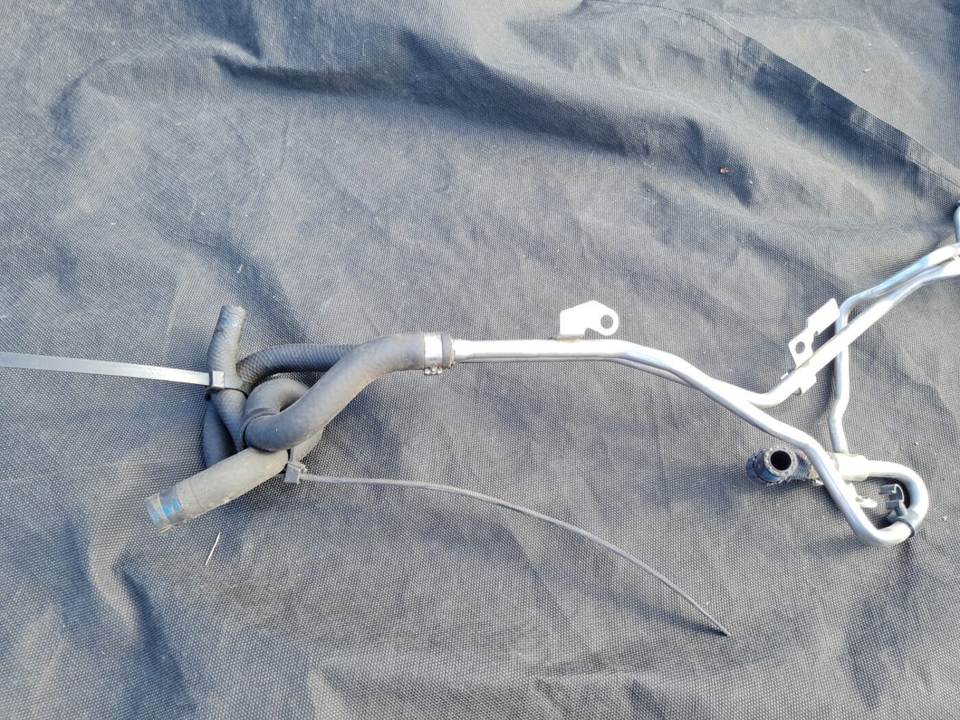 Degvielas caurule priekš MERCEDES BENZ E250 W212 2014 2 Degvielas caurule priekš MERCEDES BENZ E250 W212 2014