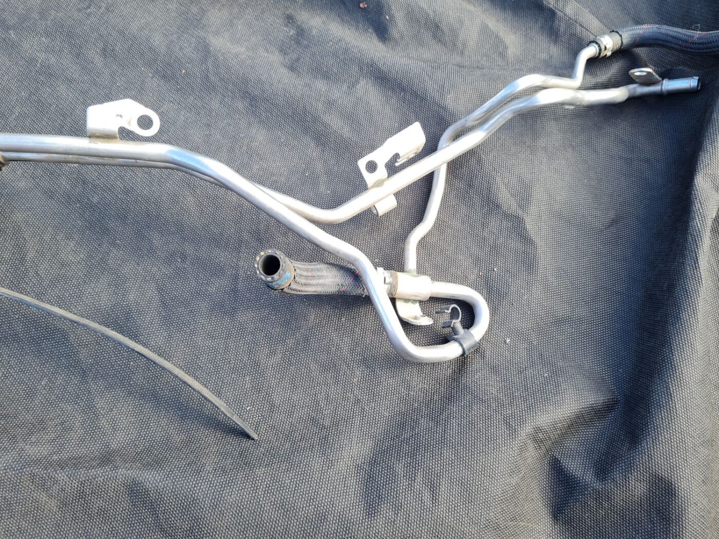 Degvielas caurule priekš MERCEDES BENZ E250 W212 2014 4 Degvielas caurule priekš MERCEDES BENZ E250 W212 2014