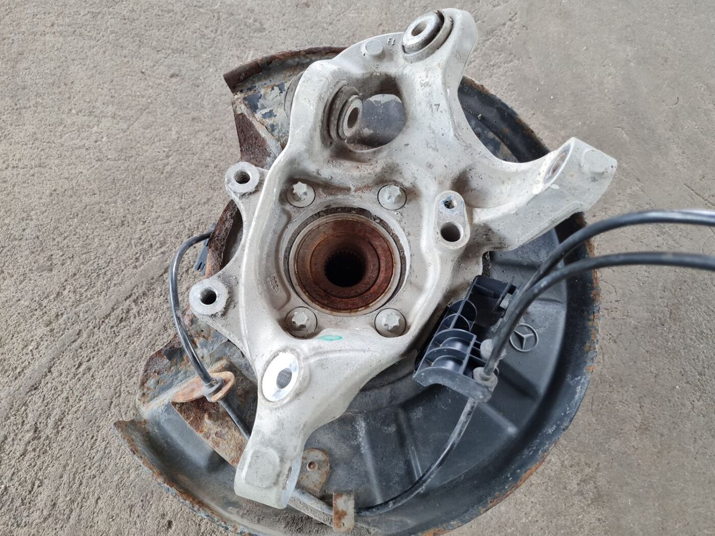 Stūres šarnīrs aizmugurē pa labi priekš MERCEDES BENZ E250 W212 2014