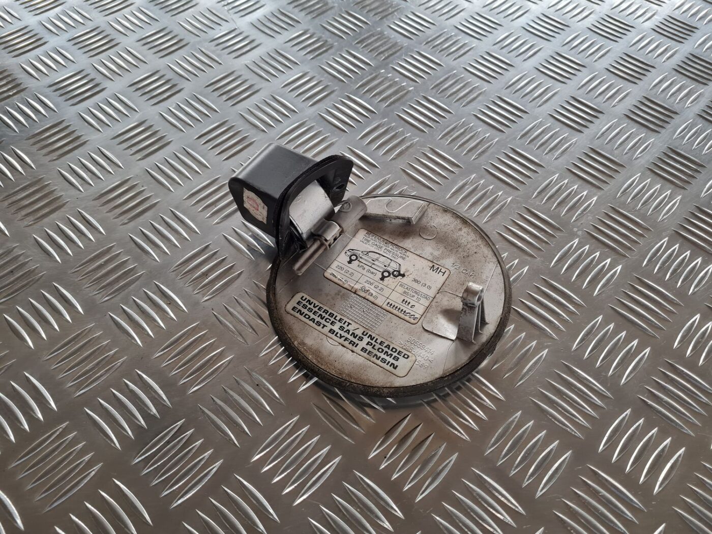 Degvielas tvertnes vāks priekš OPEL ZAFIRA 1999