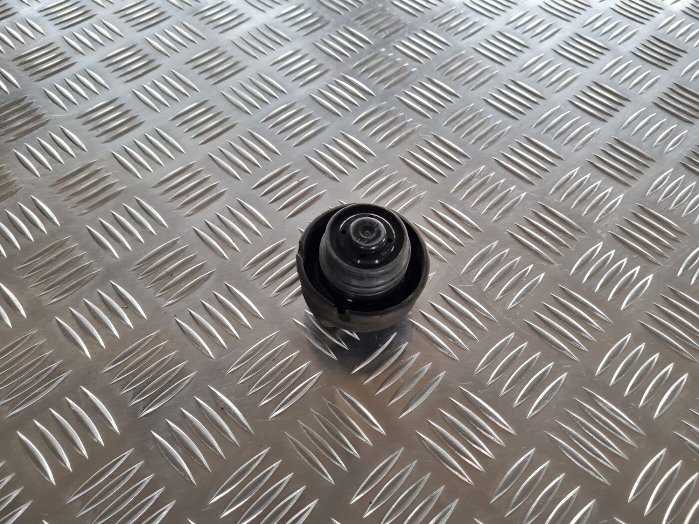 Degvielas uzpildes korķis priekš OPEL ZAFIRA 1999 2 Degvielas uzpildes korķis priekš OPEL ZAFIRA 1999