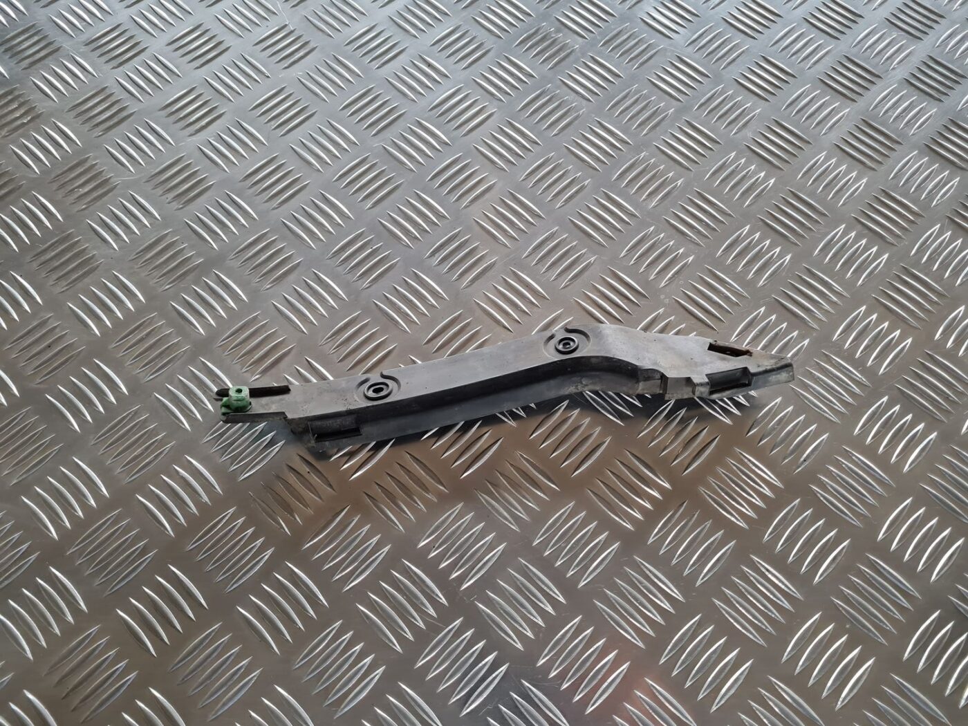 Priekšēja bufera labais kronšteins priekš OPEL ZAFIRA 1999 3 Priekšēja bufera labais kronšteins priekš OPEL ZAFIRA 1999