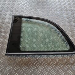 Aizmugurējais kreisais sānu stikls priekš OPEL ZAFIRA 1999