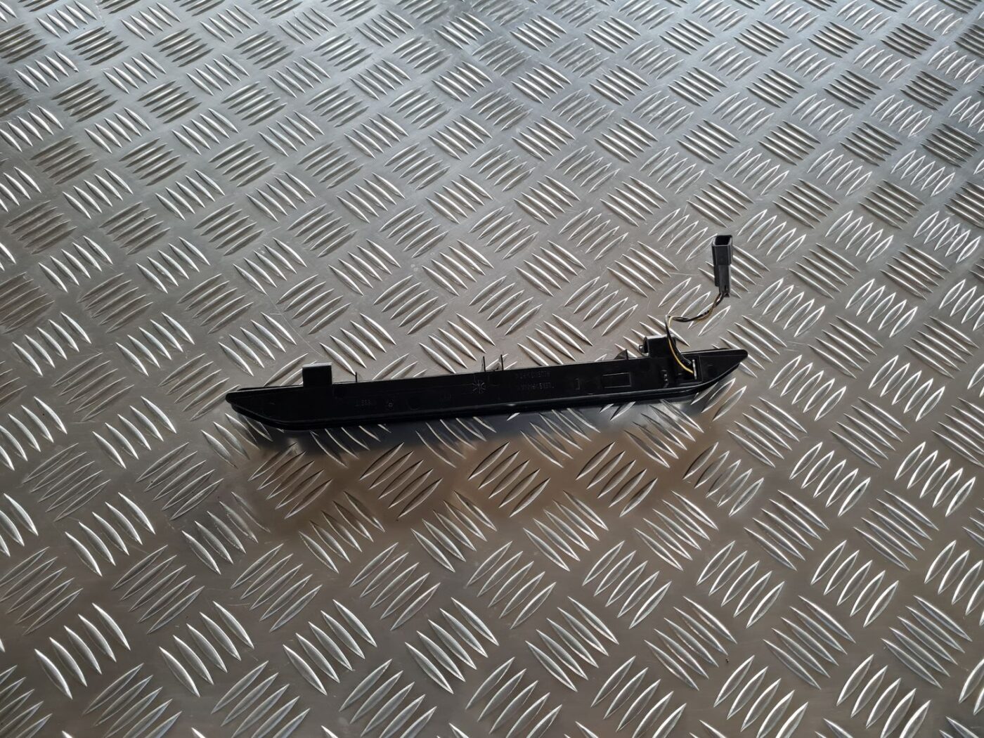 Stop signāls priekš OPEL ZAFIRA 1999 3 Stop signāls priekš OPEL ZAFIRA 1999