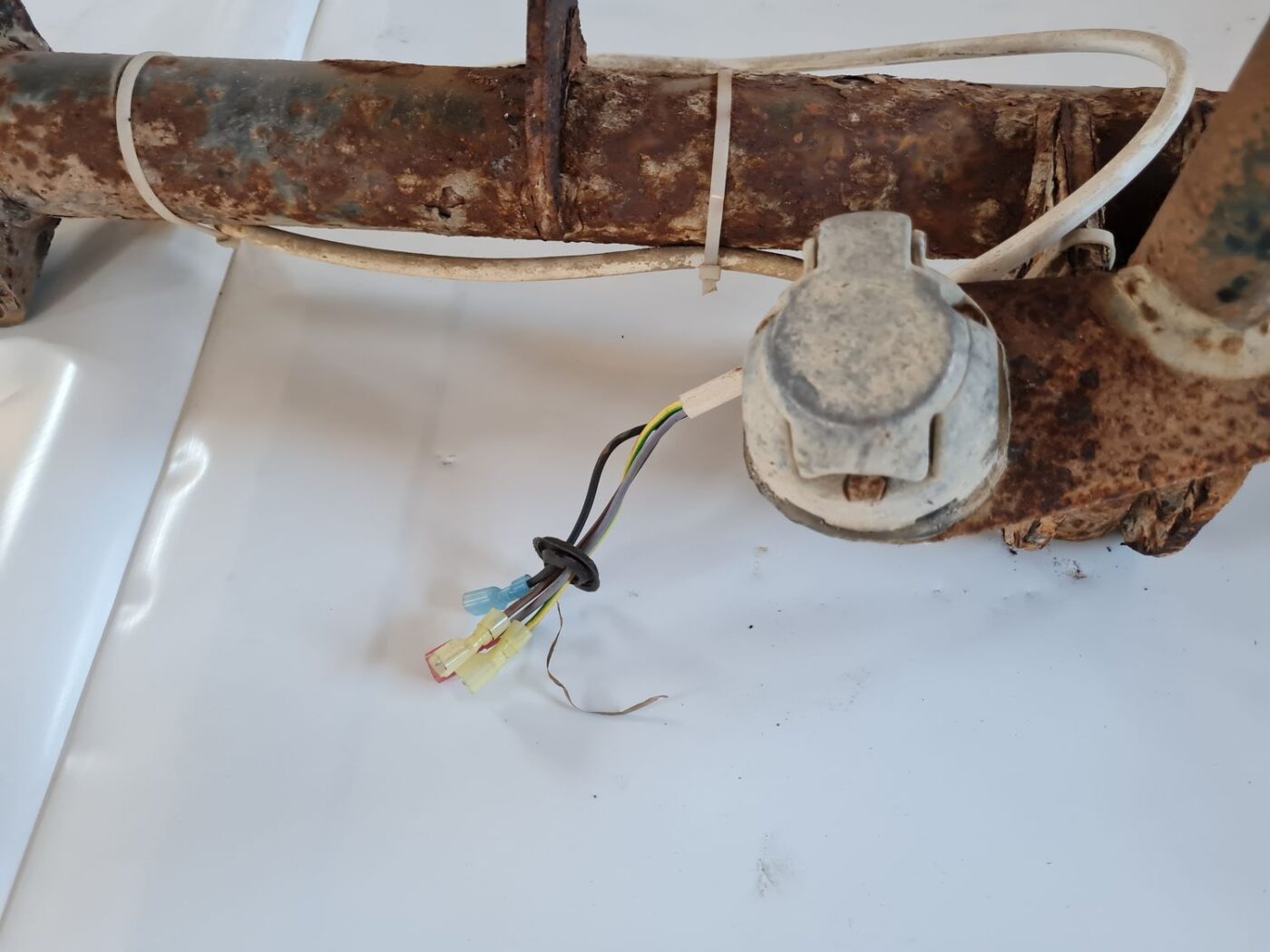 Sakabes ierīce (farkops) priekš OPEL ZAFIRA 1999