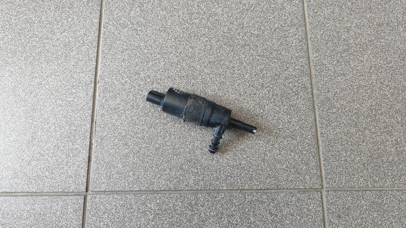 Mazgātāja šķidruma sūknis priekš VW GOLF 5 2006 1 Mazgātāja šķidruma sūknis priekš VW GOLF 5 2006