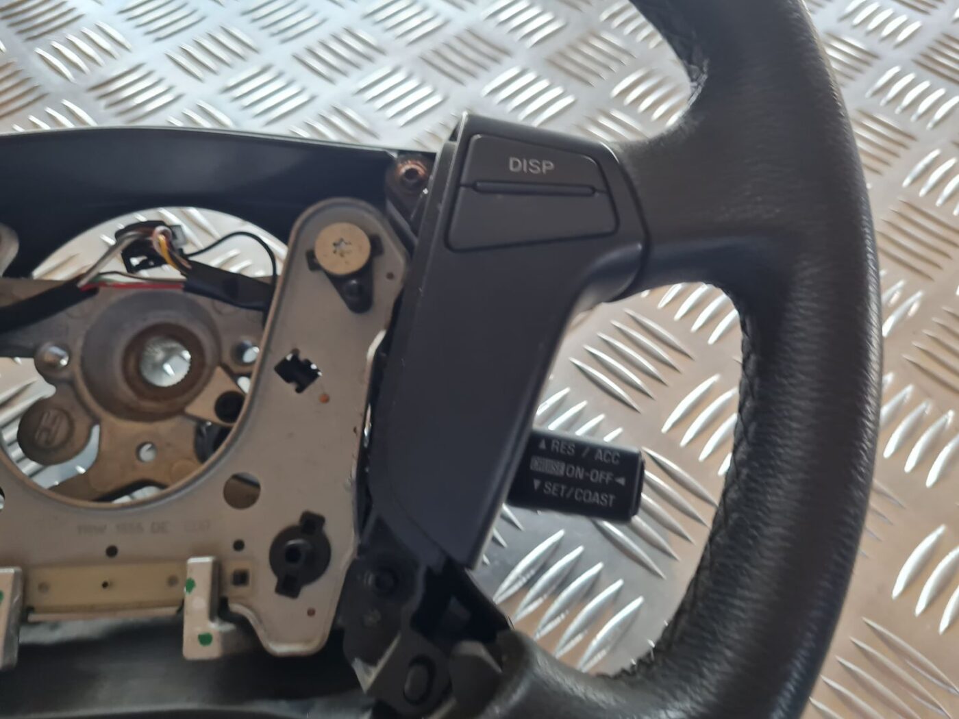 Stūre priekš TOYOTA AVENSIS 2007 5 Stūre priekš TOYOTA AVENSIS 2007