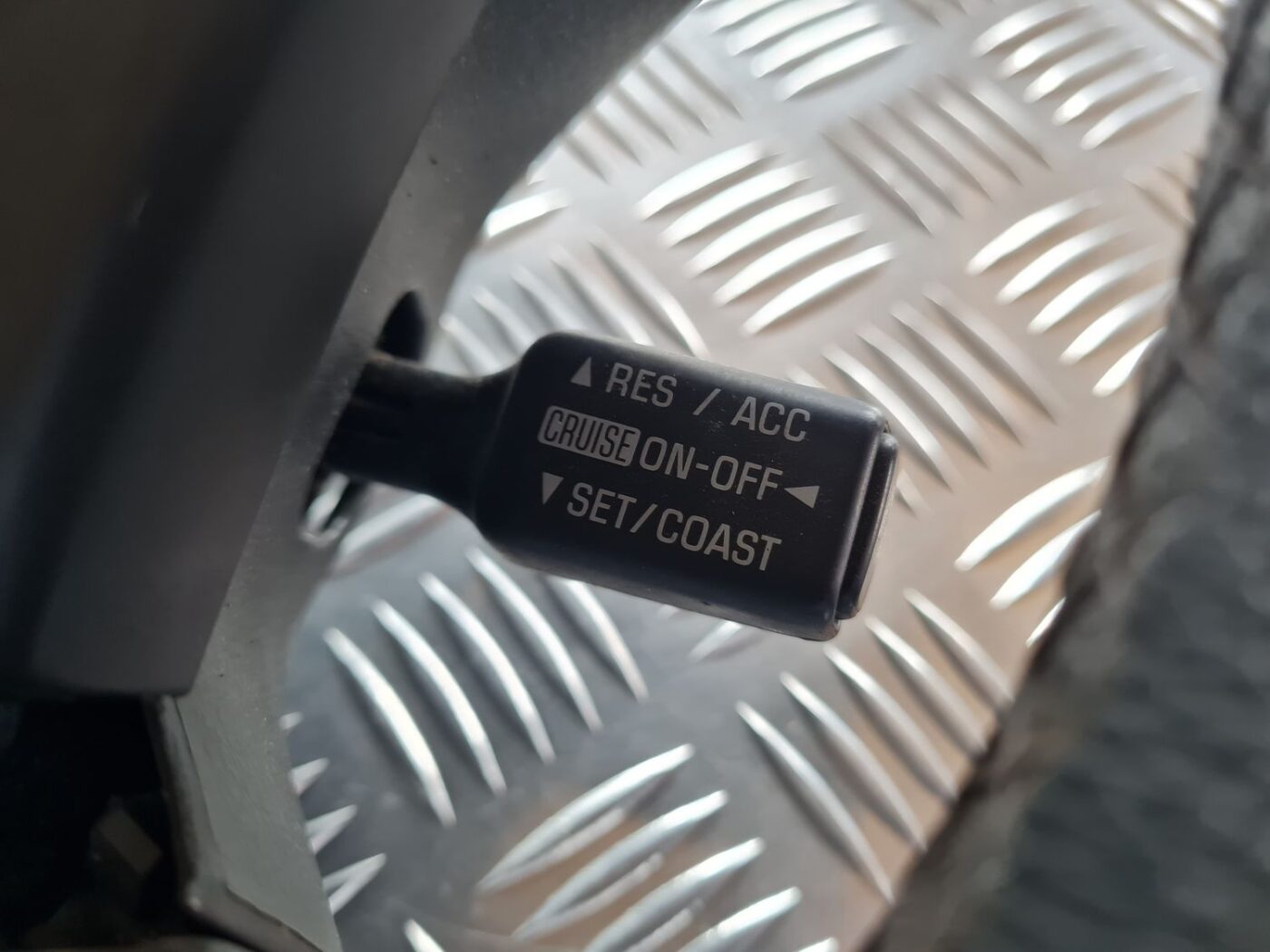 Stūre priekš TOYOTA AVENSIS 2007 4 Stūre priekš TOYOTA AVENSIS 2007