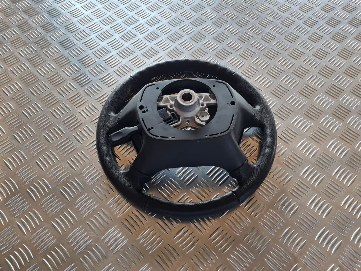 Stūre priekš TOYOTA AVENSIS 2007 3 Stūre priekš TOYOTA AVENSIS 2007