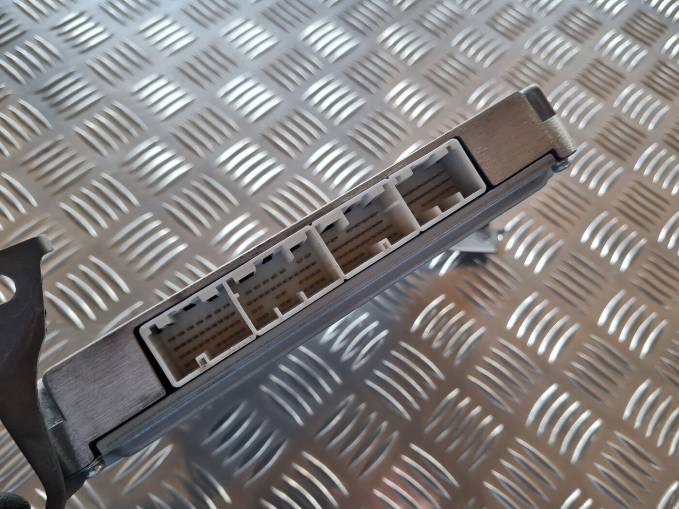 Dzinēja vadības bloks priekš TOYOTA AVENSIS 2007 3 Dzinēja vadības bloks priekš TOYOTA AVENSIS 2007