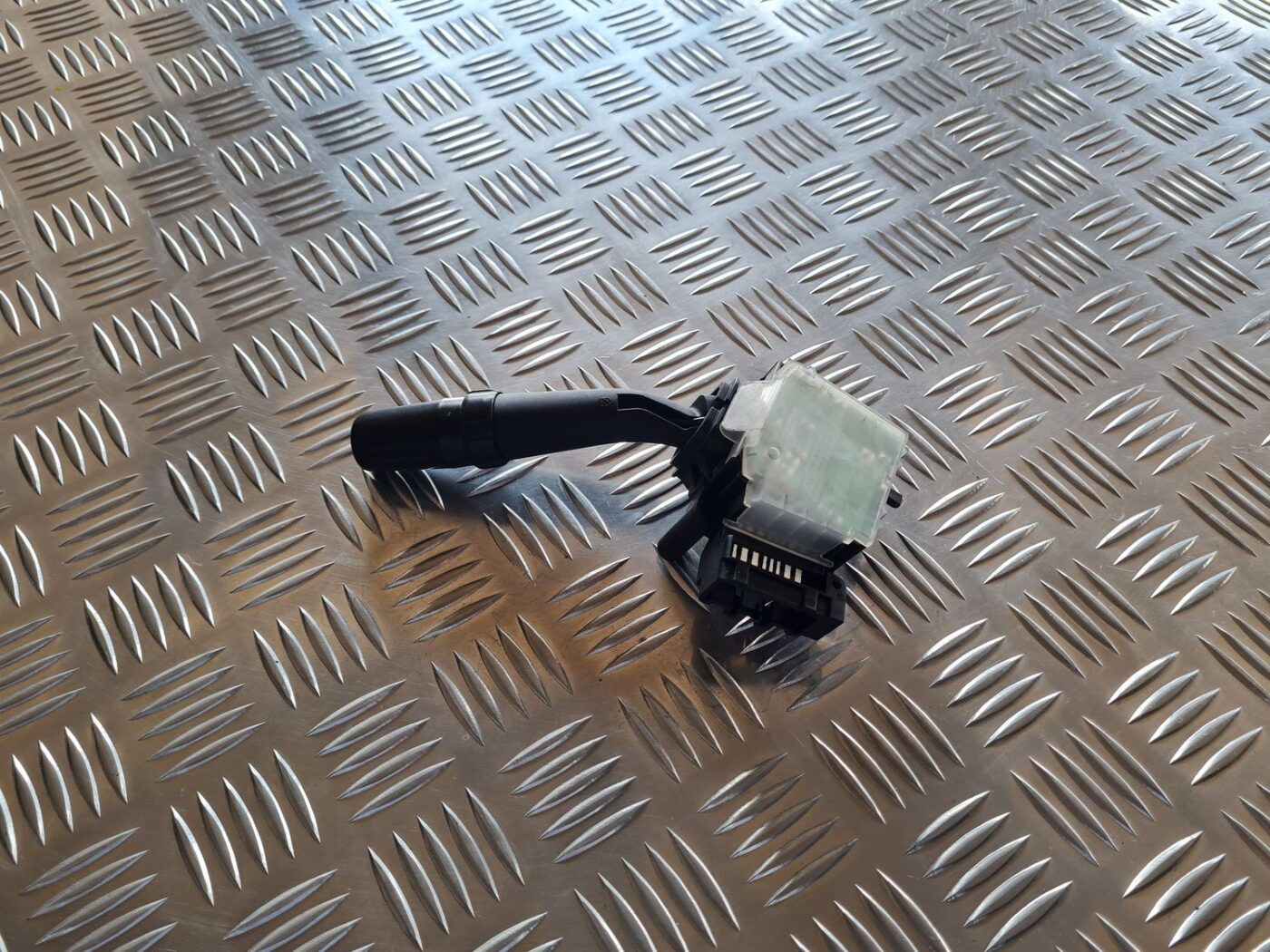 Stikla tīrītāja slēdzis priekš TOYOTA AVENSIS 2007