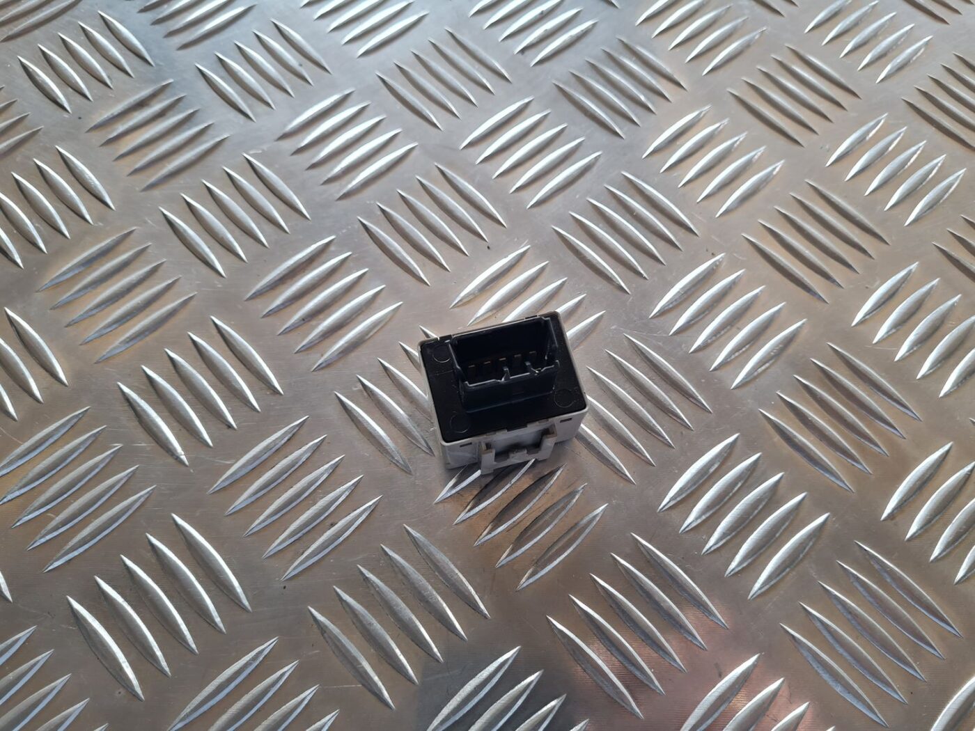 Pagrieziena lukturu releja priekš TOYOTA AVENSIS 2007 3 Pagrieziena lukturu releja priekš TOYOTA AVENSIS 2007