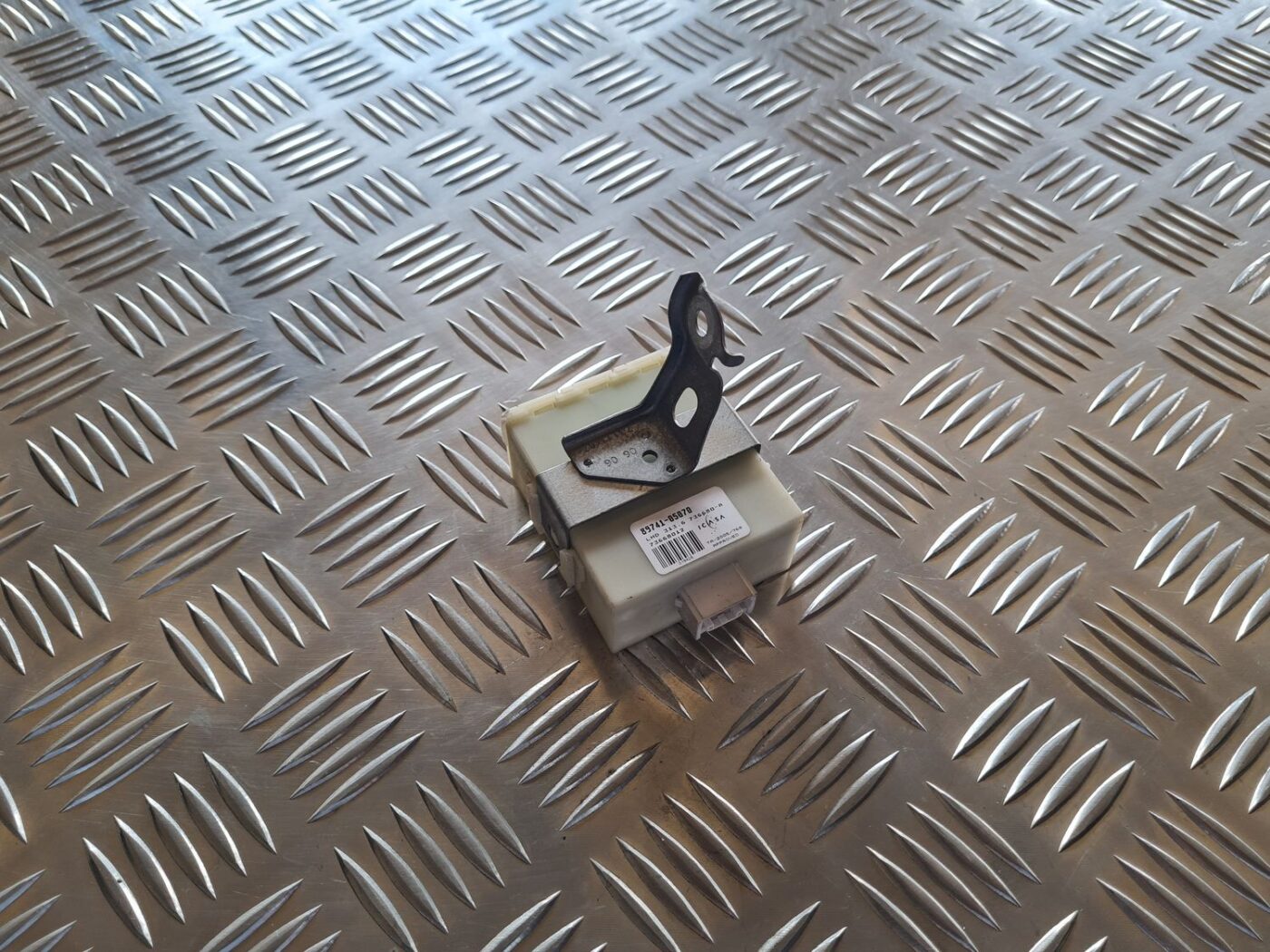 Centrālas atslēgas vadības bloks priekš TOYOTA AVENSIS 2007 1 Centrālas atslēgas vadības bloks priekš TOYOTA AVENSIS 2007