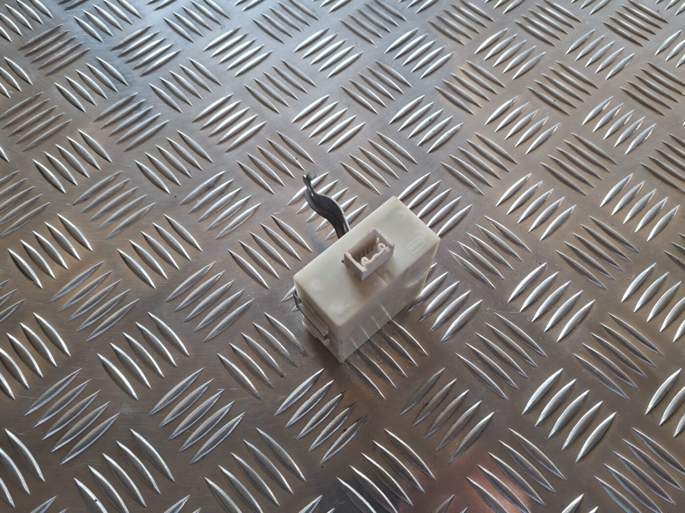 Centrālas atslēgas vadības bloks priekš TOYOTA AVENSIS 2007 3 Centrālas atslēgas vadības bloks priekš TOYOTA AVENSIS 2007