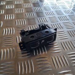 Sēdekļa apsildes ieslēgšanas poga priekš TOYOTA AVENSIS 2007