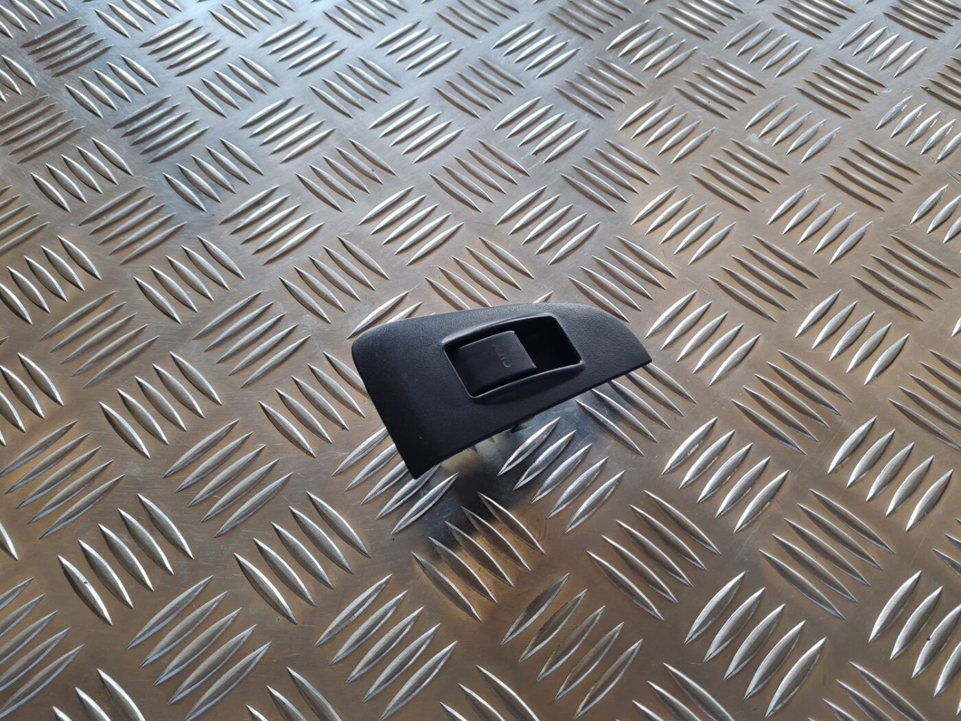 Stikla pacelšanas poga priekš TOYOTA AVENSIS 2007