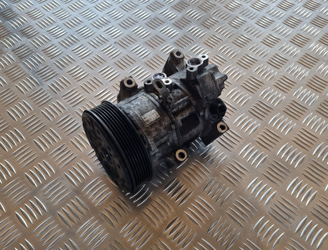 Gaisa kondicioniera kompresors priekš TOYOTA AVENSIS 2007 1 Gaisa kondicioniera kompresors priekš TOYOTA AVENSIS 2007