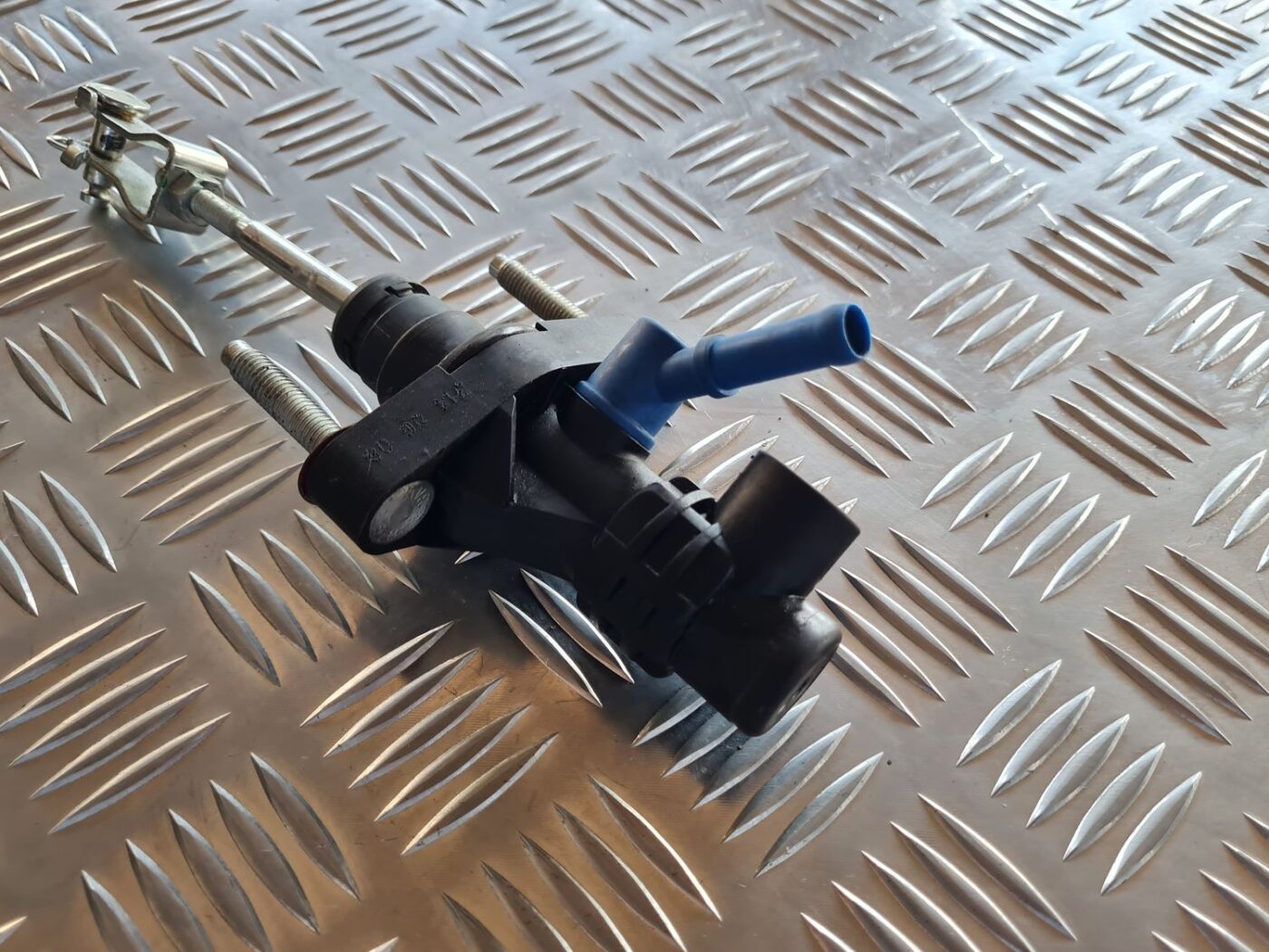 Sajūga galvenais cilindrs priekš TOYOTA AVENSIS 2007