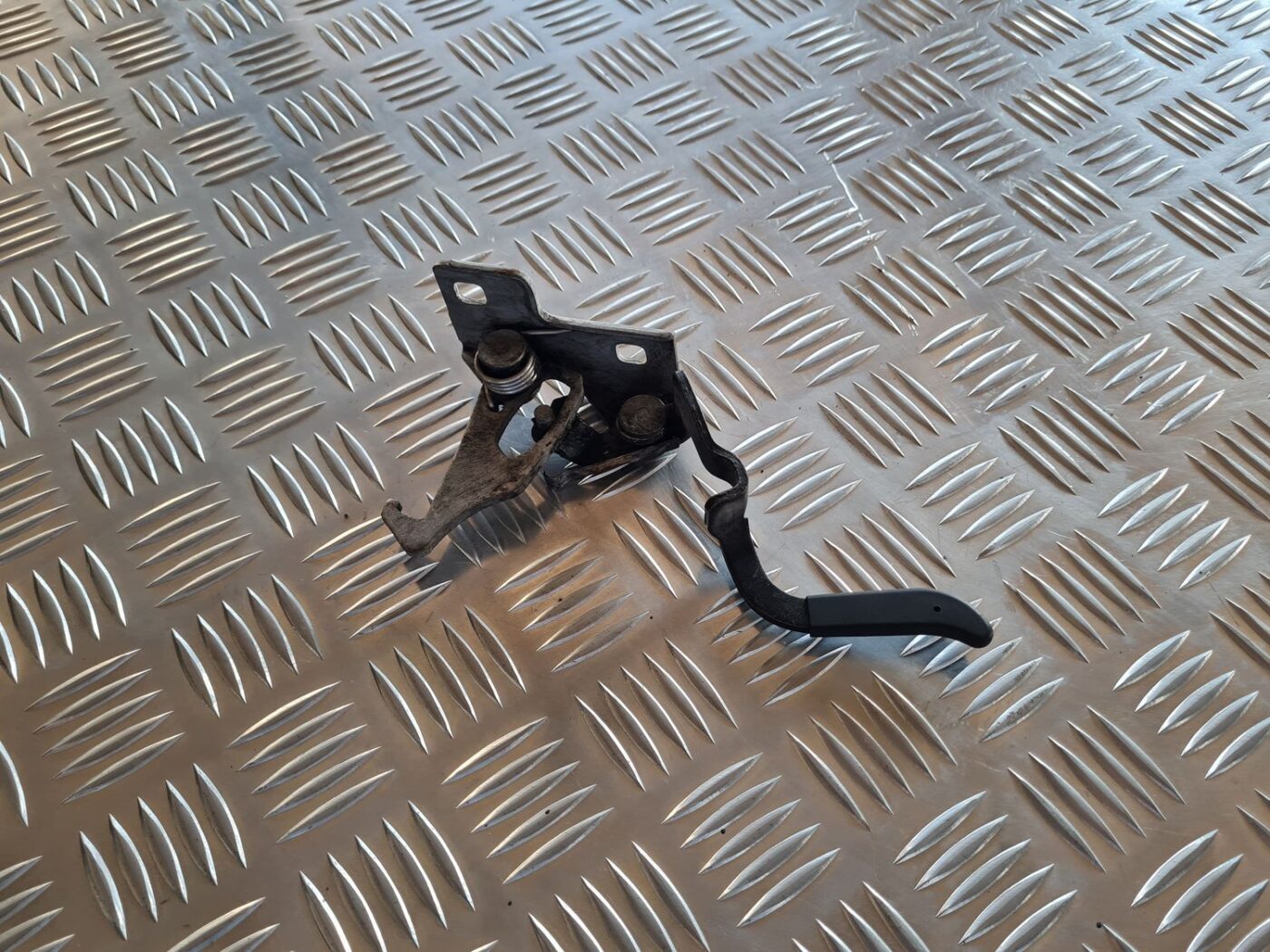 Pārsega atveršanas rokturis priekš TOYOTA AVENSIS 2007