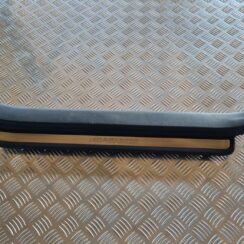 Sliekšņa priekšēja kreisa uzlika (salonā) priekš TOYOTA AVENSIS 2007