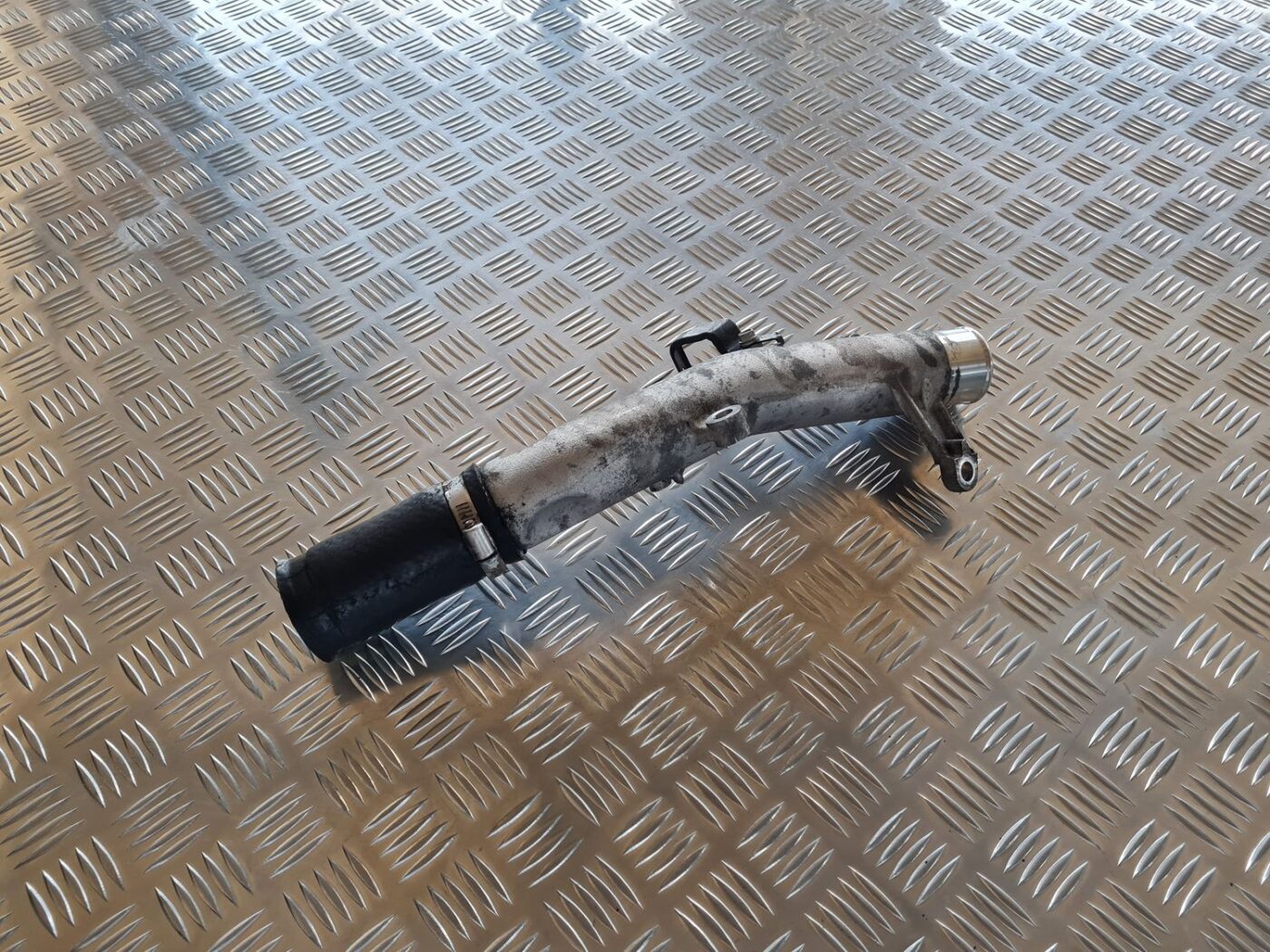 Interkulera caurule priekš TOYOTA AVENSIS 2007