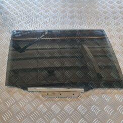 Aizmugurējo labo durvju stikls priekš TOYOTA AVENSIS 2007