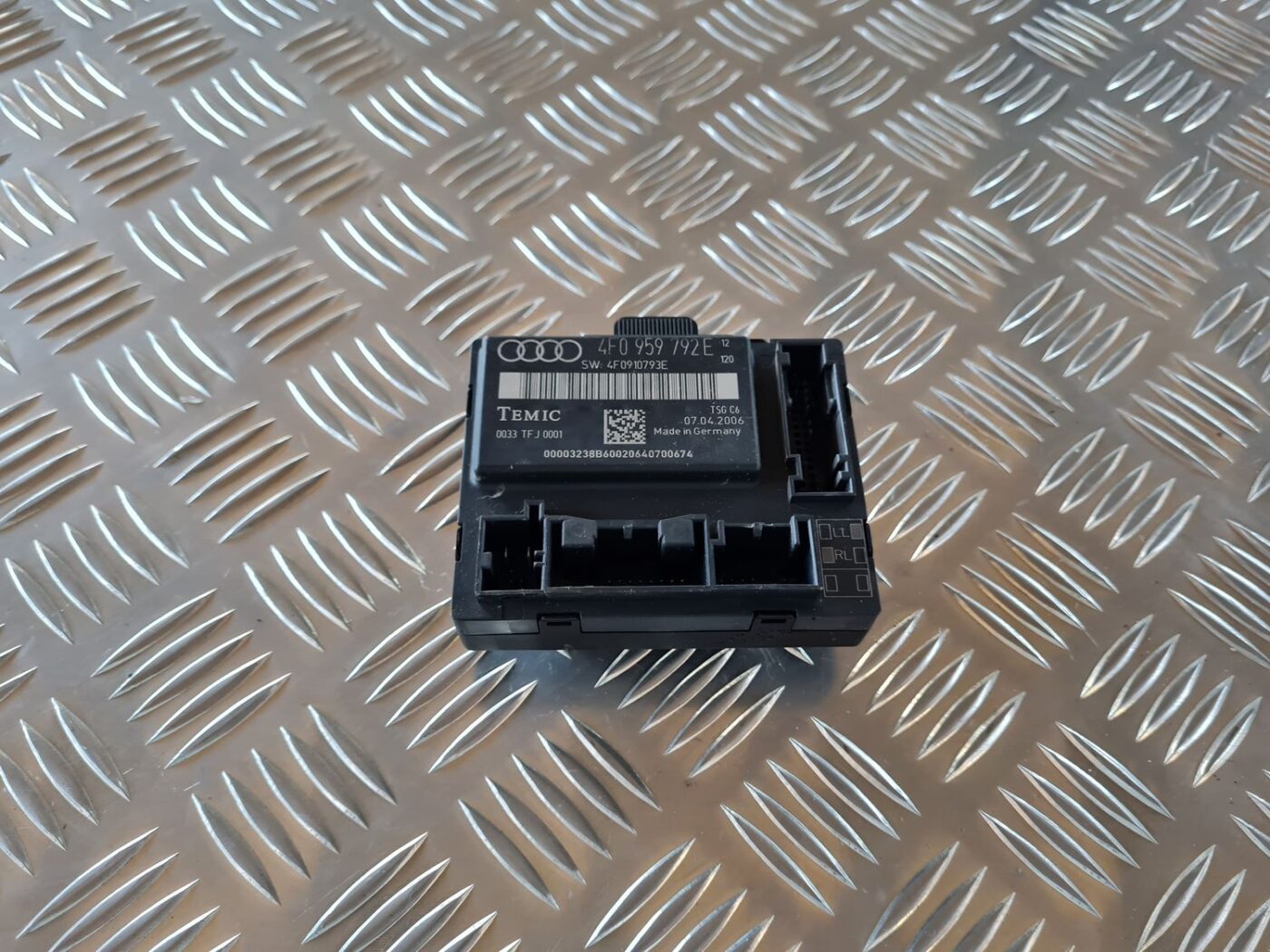 Priekšējo labo durvju vadības bloks priekš AUDI A6 AVANT 2006 S-LINE