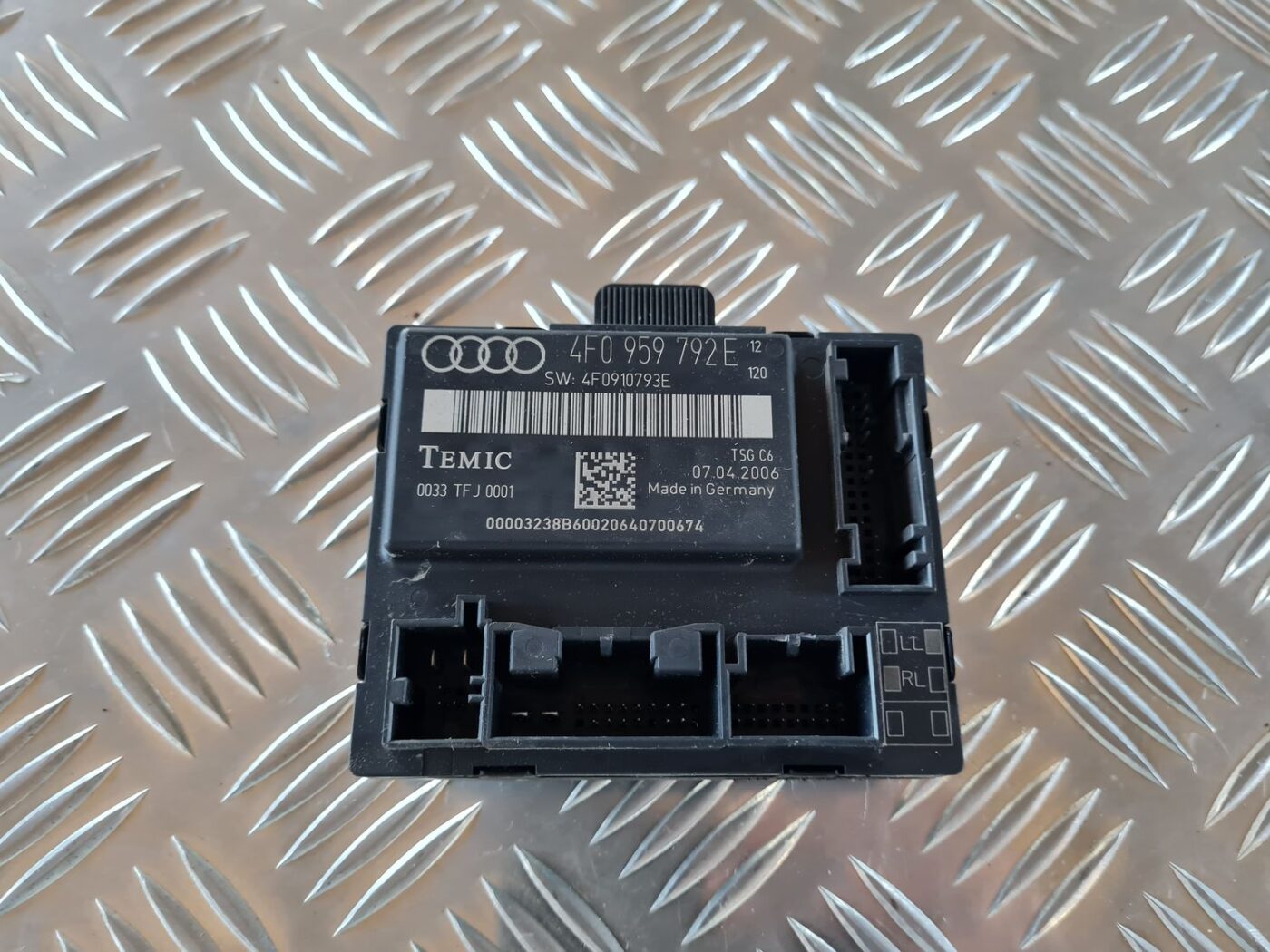 Priekšējo labo durvju vadības bloks priekš AUDI A6 AVANT 2006 S-LINE