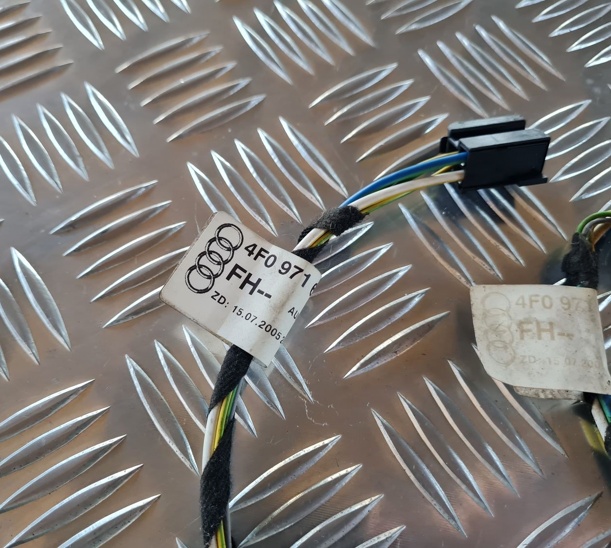 Elektrisko stiklu motora vads priekš AUDI A6 AVANT 2006 S-LINE 2 Elektrisko stiklu motora vads priekš AUDI A6 AVANT 2006 S-LINE