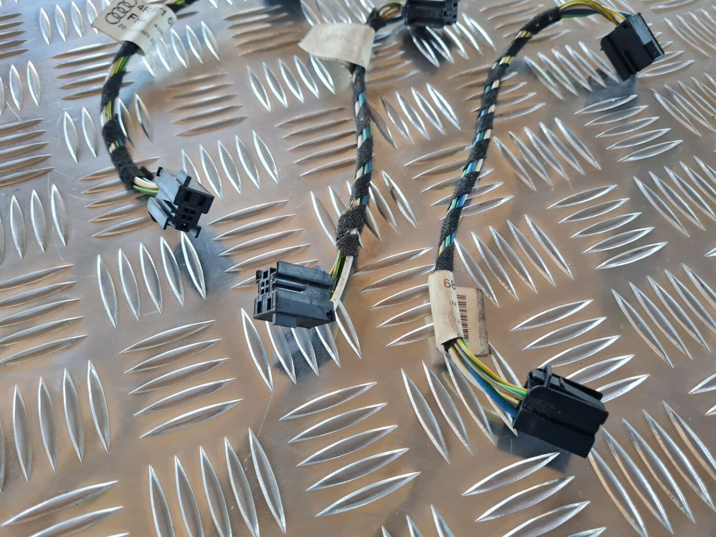 Elektrisko stiklu motora vads priekš AUDI A6 AVANT 2006 S-LINE 4 Elektrisko stiklu motora vads priekš AUDI A6 AVANT 2006 S-LINE