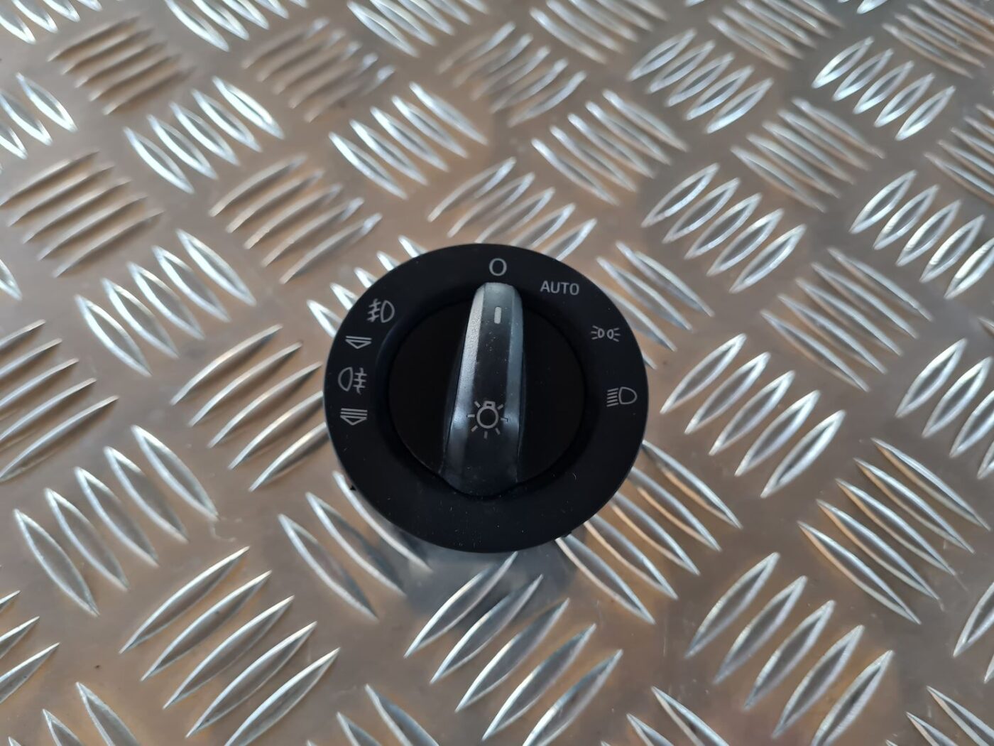 Gaismas slēdzis priekš AUDI A6 AVANT 2006 S-LINE 2 Gaismas slēdzis priekš AUDI A6 AVANT 2006 S-LINE