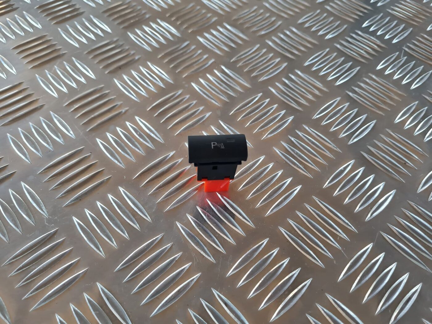 Parkošanās devēju poga priekš AUDI A6 AVANT 2006 S-LINE