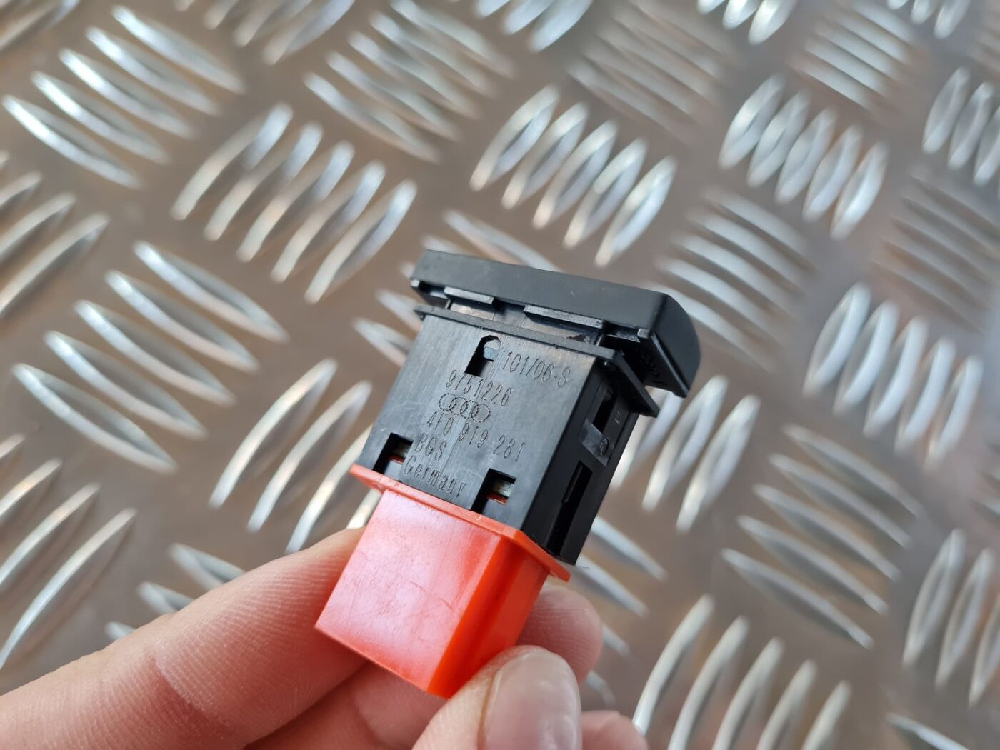 Parkošanās devēju poga priekš AUDI A6 AVANT 2006 S-LINE