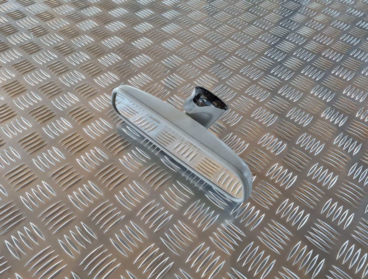 Salona atpakaļskata spogulis priekš AUDI A6 AVANT 2006 S-LINE 1 Salona atpakaļskata spogulis priekš AUDI A6 AVANT 2006 S-LINE