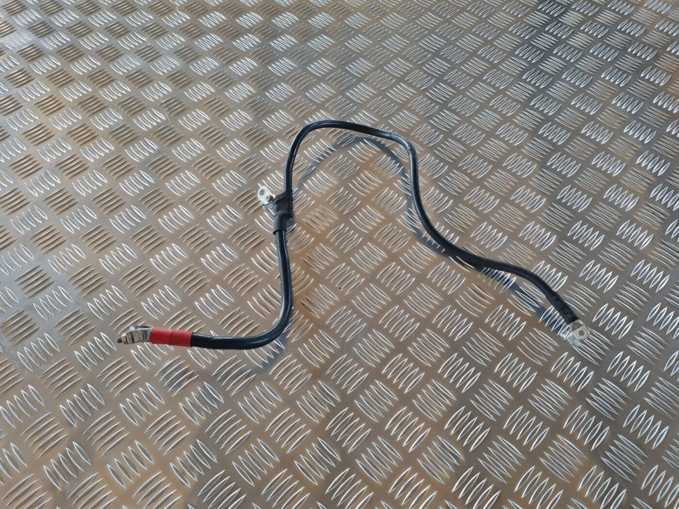 Pozitīvais elektrovads priekš AUDI A6 AVANT 2006 S-LINE 1 Pozitīvais elektrovads priekš AUDI A6 AVANT 2006 S-LINE