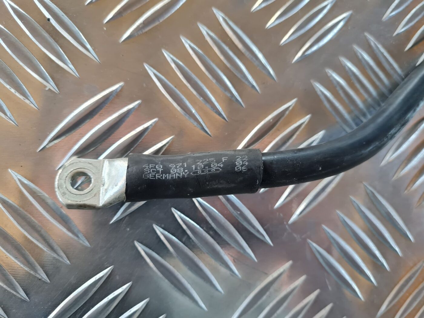 Pozitīvais elektrovads priekš AUDI A6 AVANT 2006 S-LINE 3 Pozitīvais elektrovads priekš AUDI A6 AVANT 2006 S-LINE