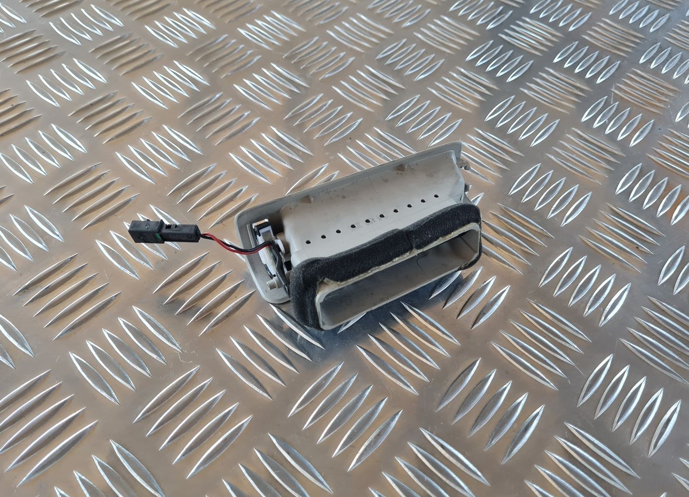 Salona statnes gaisa vads priekš AUDI A6 AVANT 2006 S-LINE