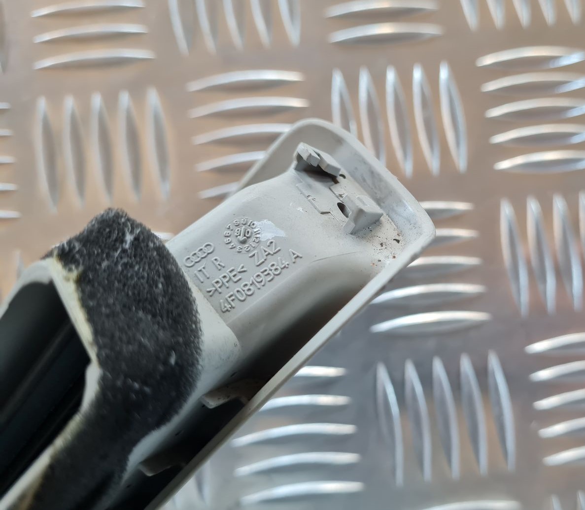 Salona statnes gaisa vads priekš AUDI A6 AVANT 2006 S-LINE