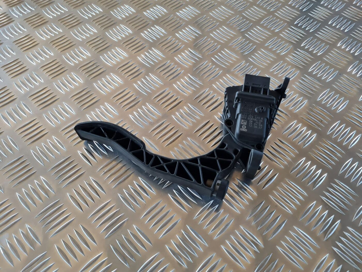 Gāzes pedālis priekš AUDI A6 AVANT 2006 S-LINE 1 Gāzes pedālis priekš AUDI A6 AVANT 2006 S-LINE