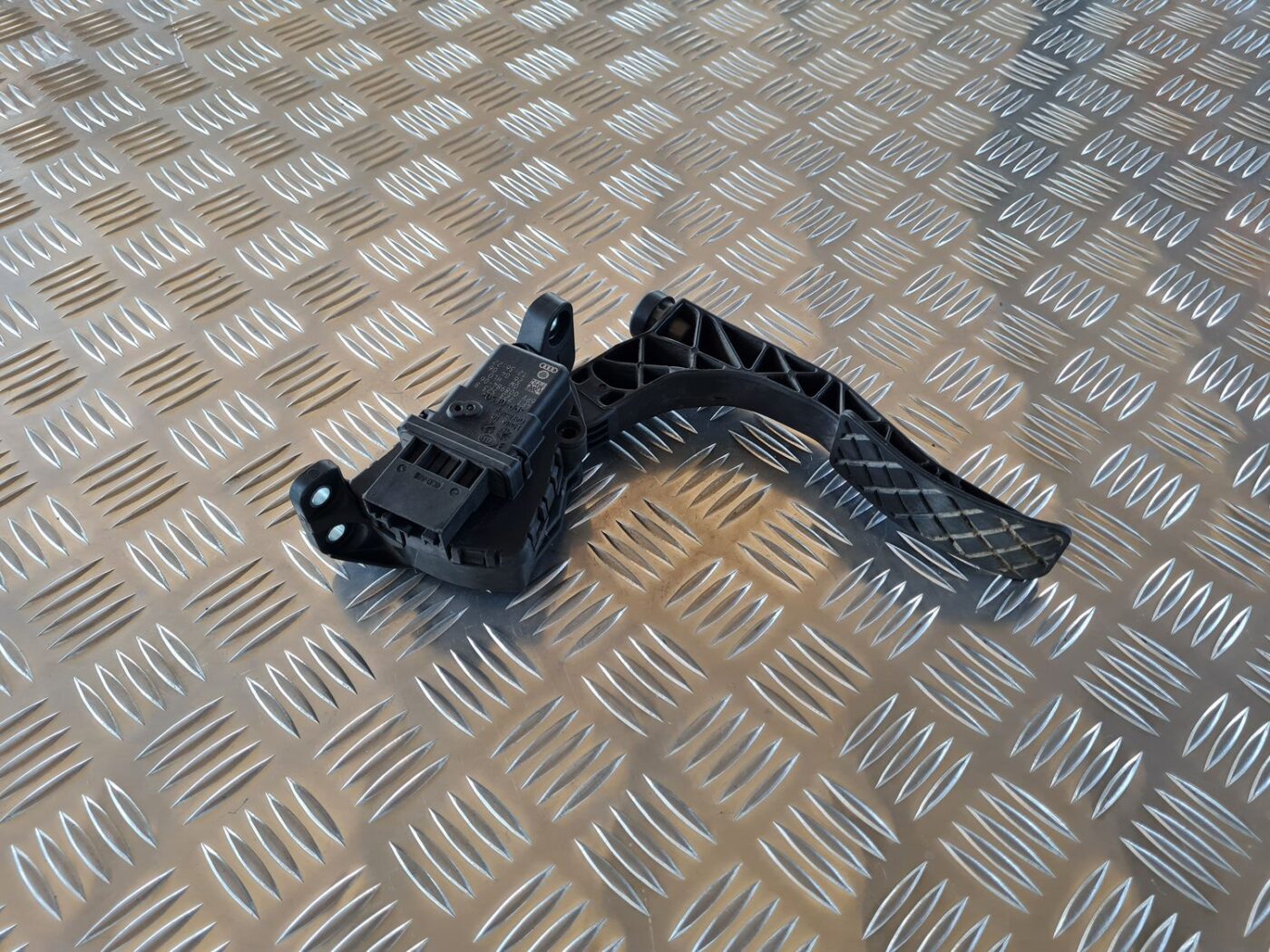 Gāzes pedālis priekš AUDI A6 AVANT 2006 S-LINE 4 Gāzes pedālis priekš AUDI A6 AVANT 2006 S-LINE