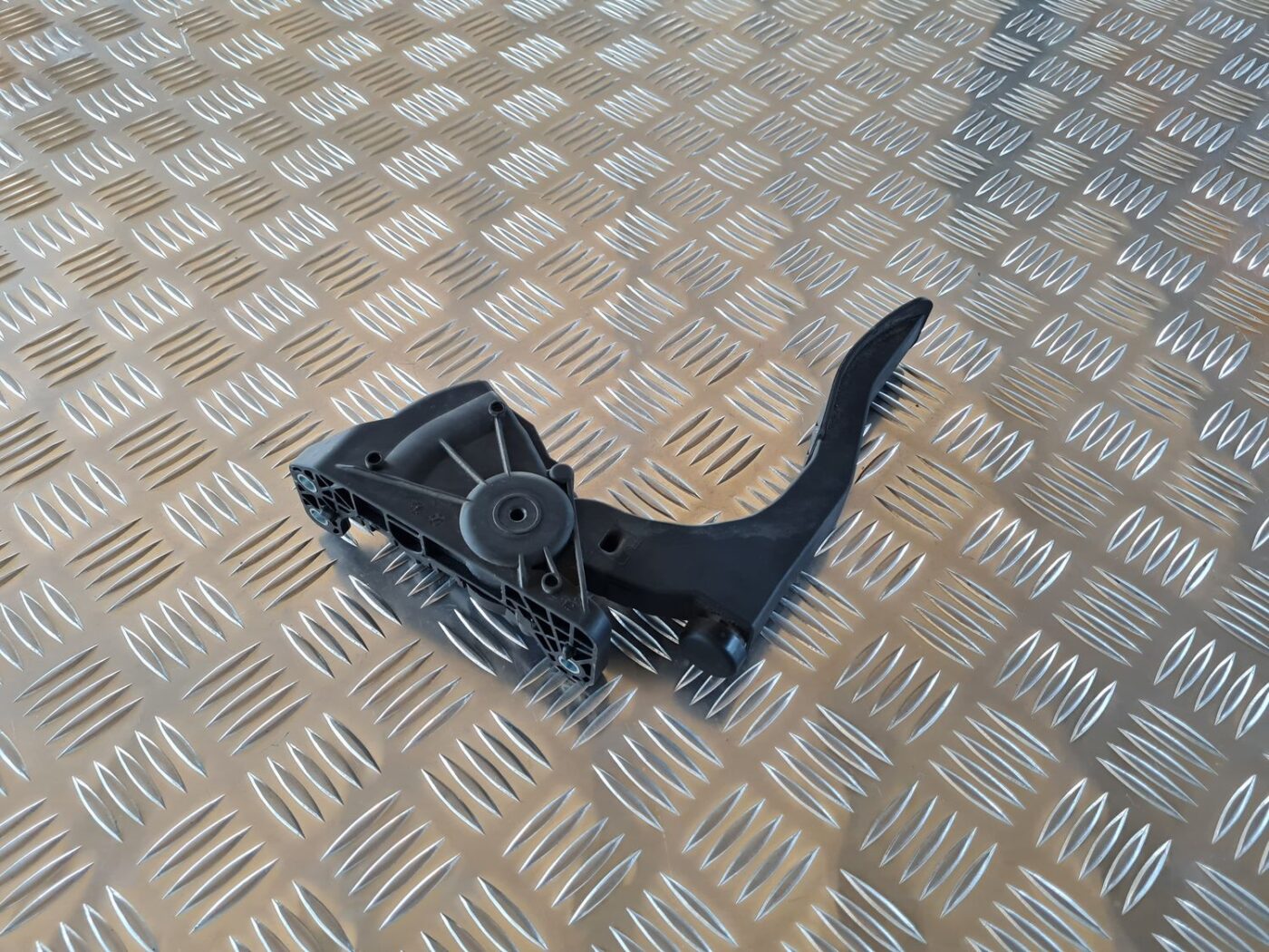 Gāzes pedālis priekš AUDI A6 AVANT 2006 S-LINE 3 Gāzes pedālis priekš AUDI A6 AVANT 2006 S-LINE