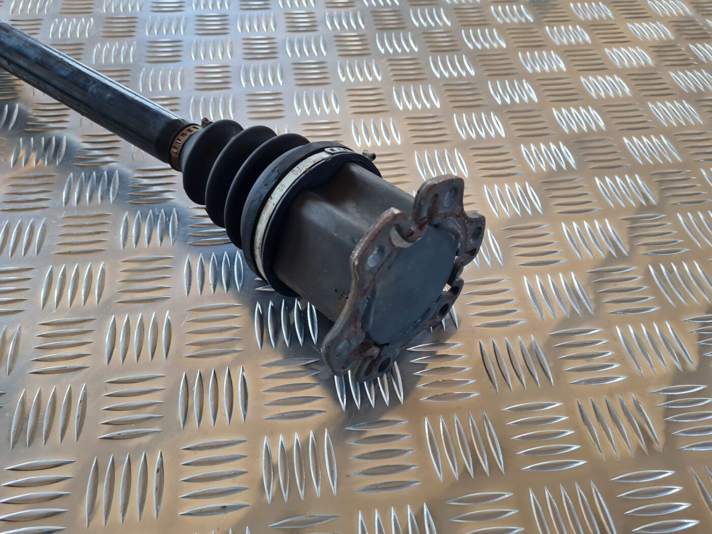 Pusass priekšējā kreisā priekš AUDI A6 AVANT 2006 S-LINE