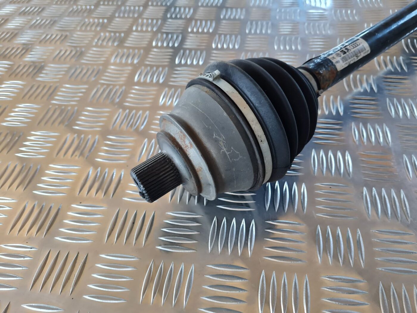 Pusass priekšējā kreisā priekš AUDI A6 AVANT 2006 S-LINE