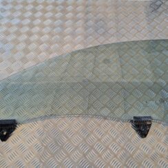 Priekšējo kreiso durvju stikls priekš AUDI A6 AVANT 2006 S-LINE